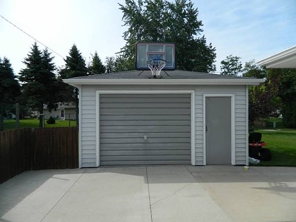Detached Garage