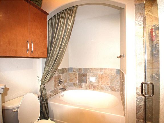 5th image of 1901 Post Oak Blvd APT 2606