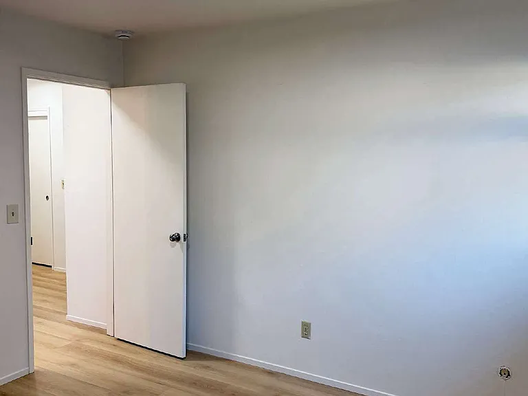 152 Andrieux St — Photo 17