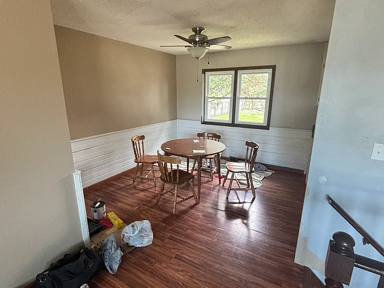 402 E Main St — Photo 4