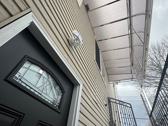 2nd image of 849 Rossville Ave #Sd