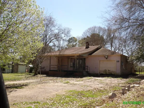 1320 E 4th St, Mount Pleasant, TX 75455