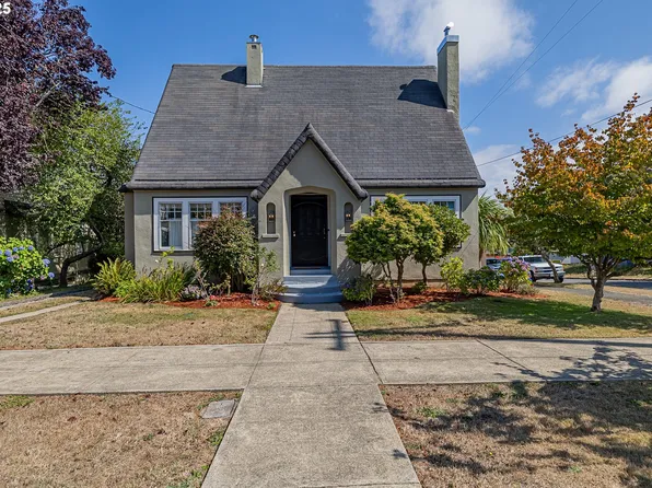 894 S 5th St, Coos Bay, OR 97420