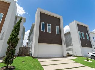 5515 Paraiso Pl, Houston, TX 77091