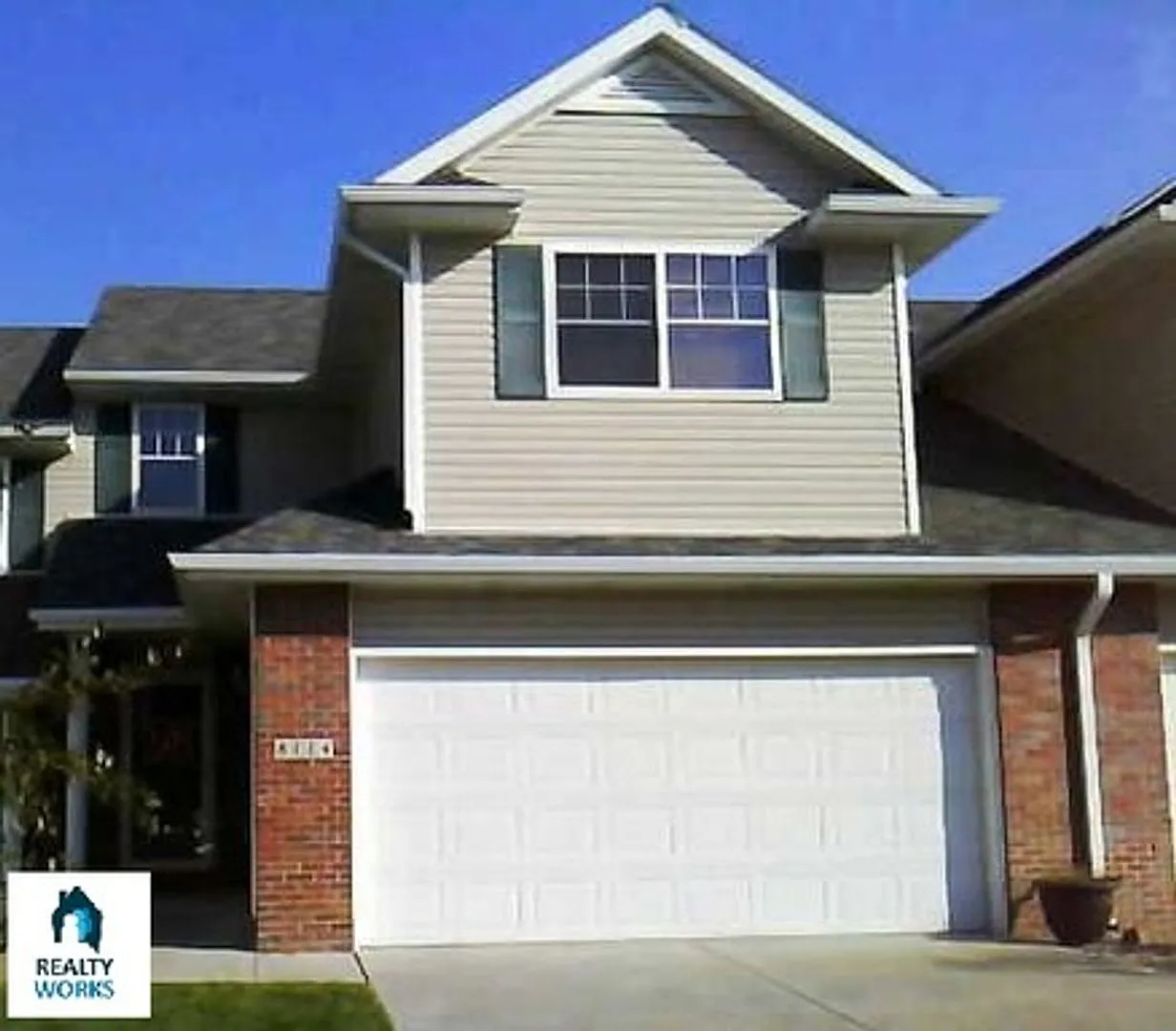Lovely 3 bed Townhome! — Photo 1