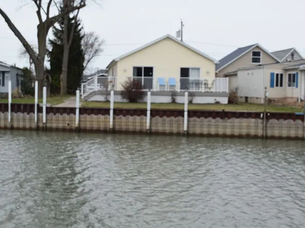 1561 N Starboard Ave, Port Clinton, OH 43452