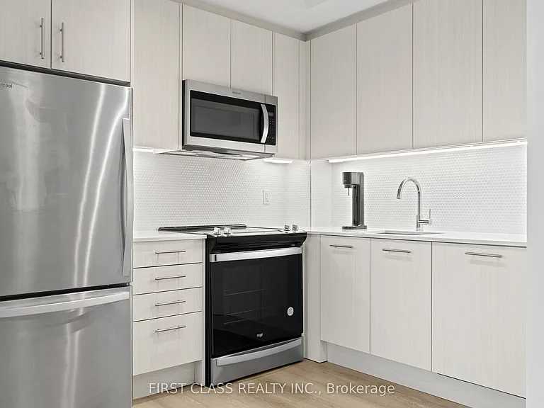 286 Main St #Penthouse 1 — Photo 9