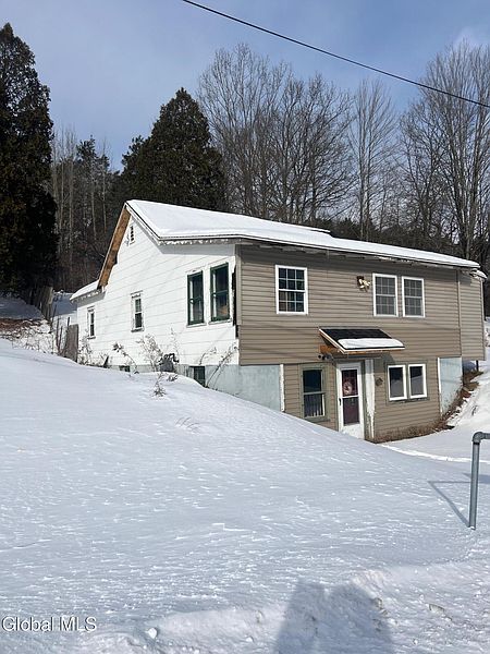 2nd image of 813 County Highway 122