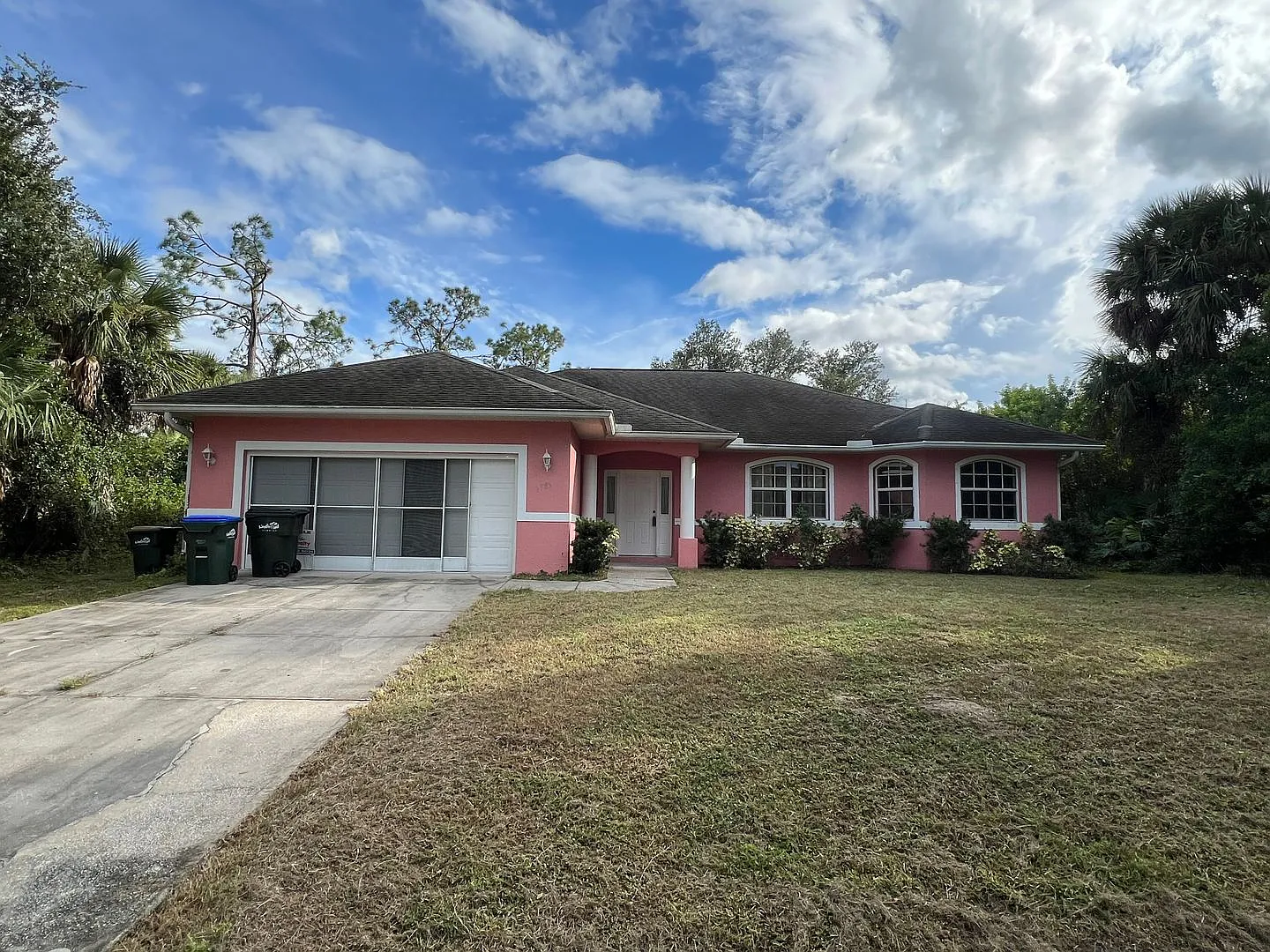 Available 9/15/26 -- $1,650 ** 3 Bed / 2 Bath * Single Family Home — Photo 1