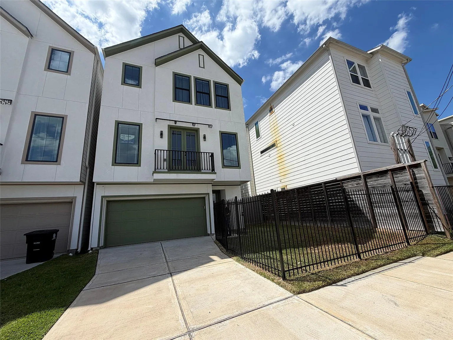 3 bed, 3.5 bath, 2289 sqft, $3,100 — Photo 4