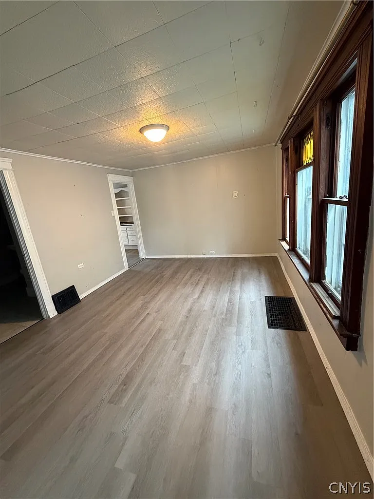 3 bed, 2.0 bath, 1048 sqft, $1,700 — Photo 3
