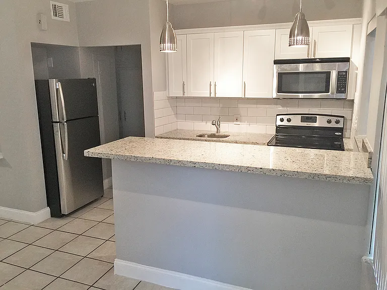 1621 NE 5th Ct #B — Photo 2