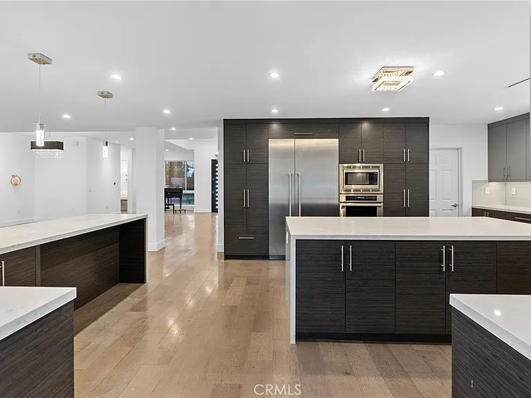 22904 Calvert St — Photo 18