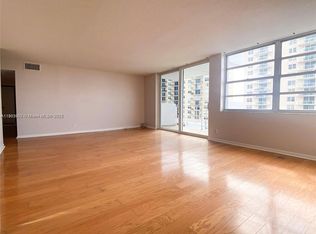 430 Golden Isles Dr APT 701, Hallandale, FL 33009