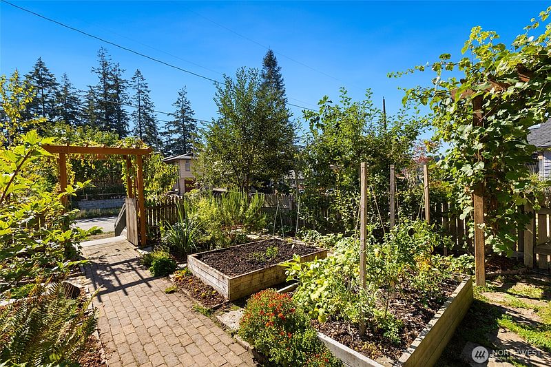3rd image of 1912 Gregory Way
