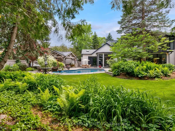 66 Thorncrest Rd, Toronto, ON M9A 1S9