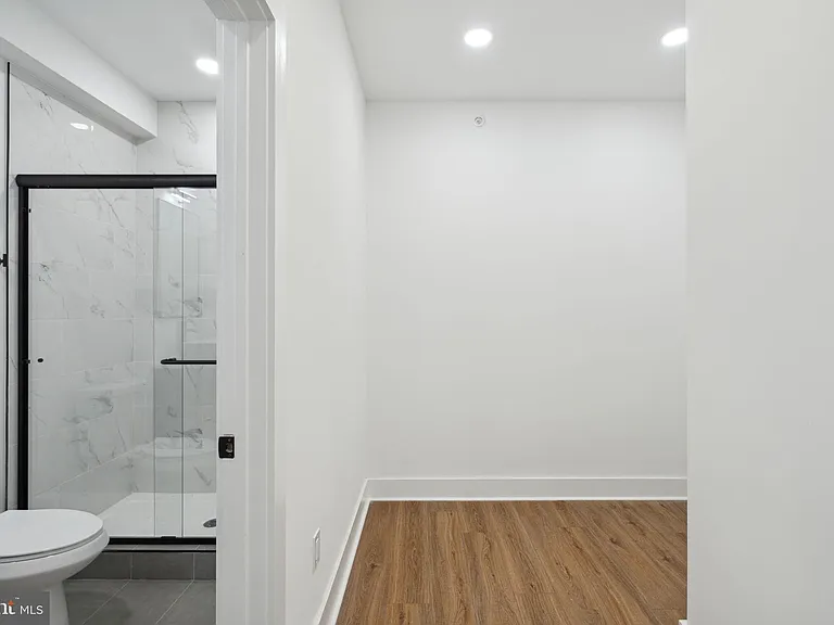 528 W Berks St #1 — Photo 22