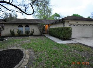 718 Ramada Dr, Houston, TX 77062