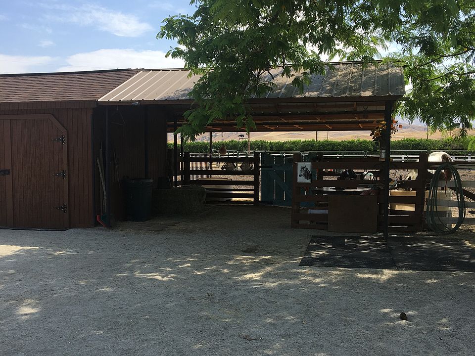 Barn/tack room/shelter