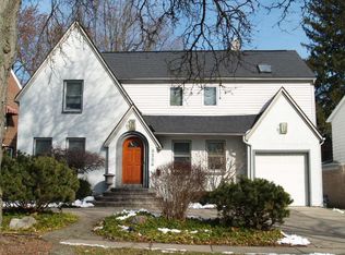 8556 Hendrie Blvd, Huntington Woods, MI 48070