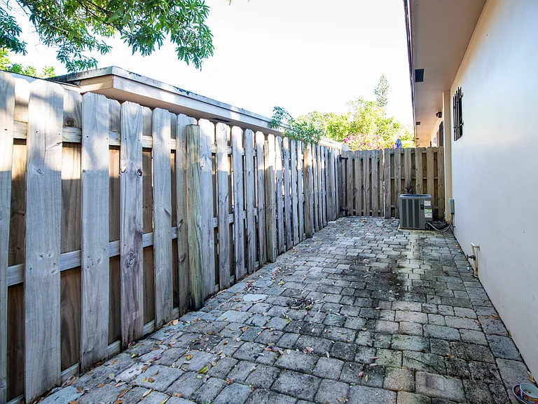 1023 NW 1st Ave #3 — Photo 20