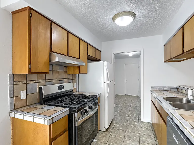10710 Topperwein Dr #B — Photo 6