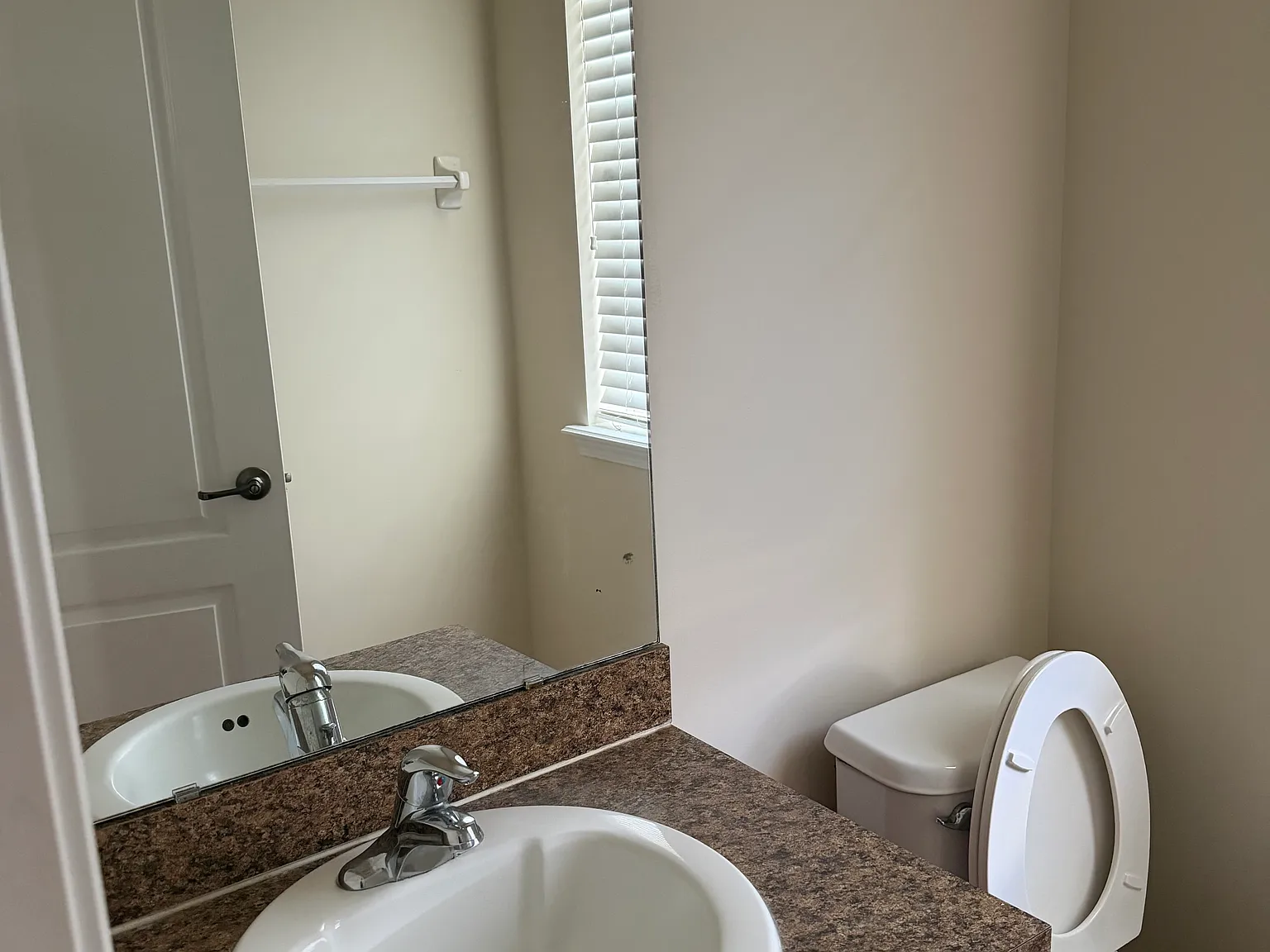 4 bed, 2357 sqft, $850 — Photo 3
