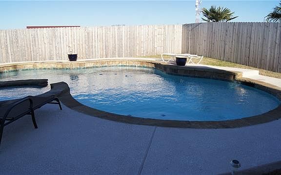 3rd image of 618 Diamond Creek Dr