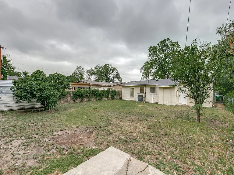 247 E Amber St — Photo 14