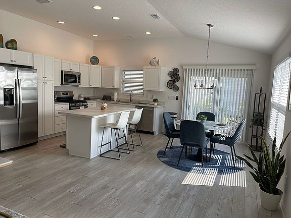 3rd image of 7633 Rutherford Ln