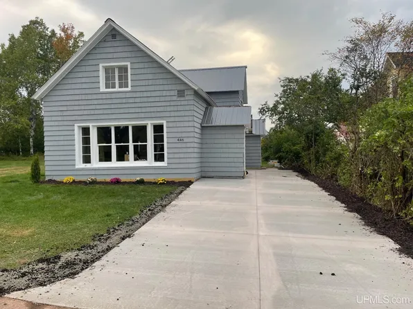 446 E St, Ishpeming, MI 49849