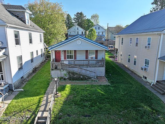 3rd image of 684 Queen St