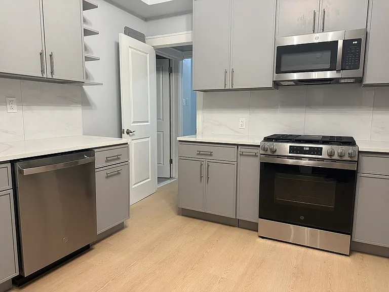 31-86 31st St #2 — Photo 5