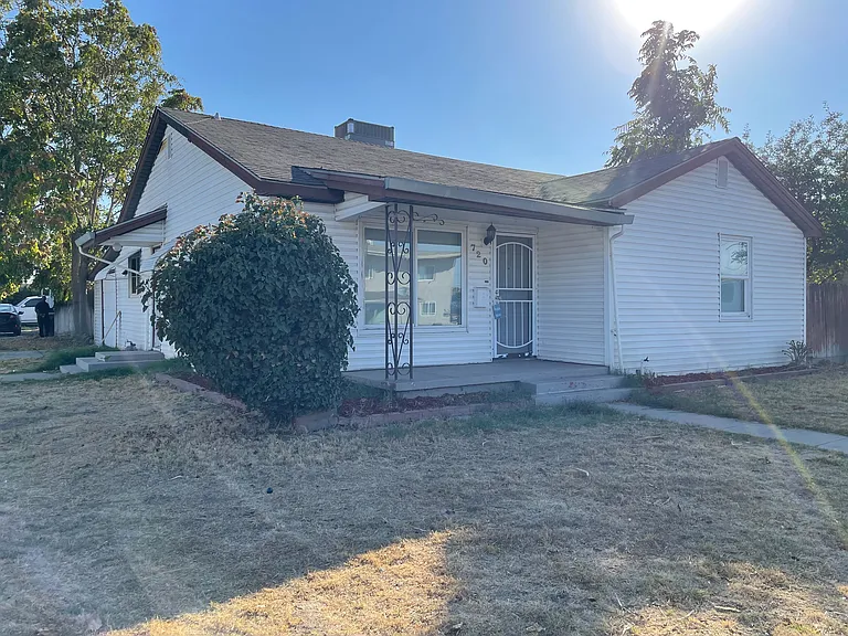 720 Virginia St — Photo 2