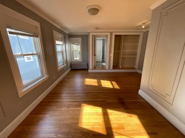 16 Mann Ave APT 2B, Newport, RI 02840