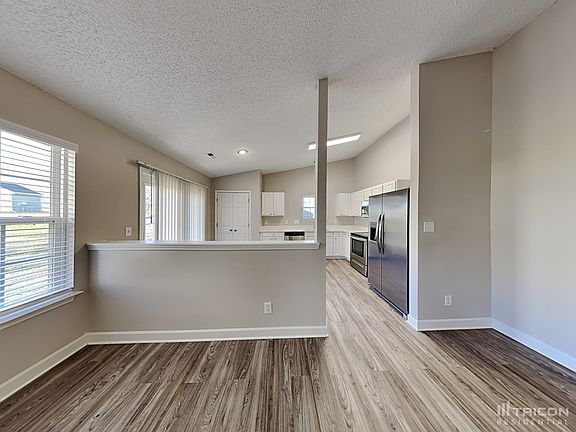 4th image of 527 Lightspun Ln