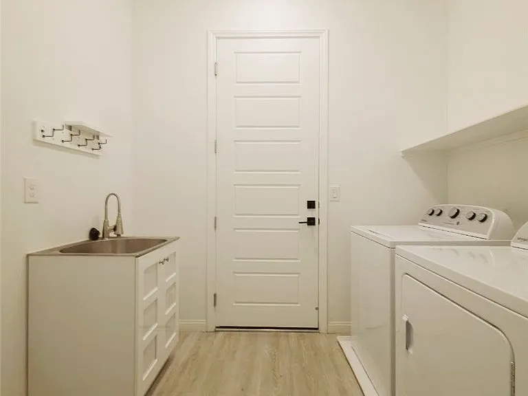 7562 Desert Rhyolite St — Photo 33