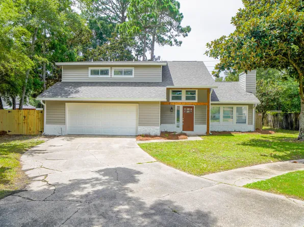 10 Shamrock Dr, Mary Esther, FL 32569