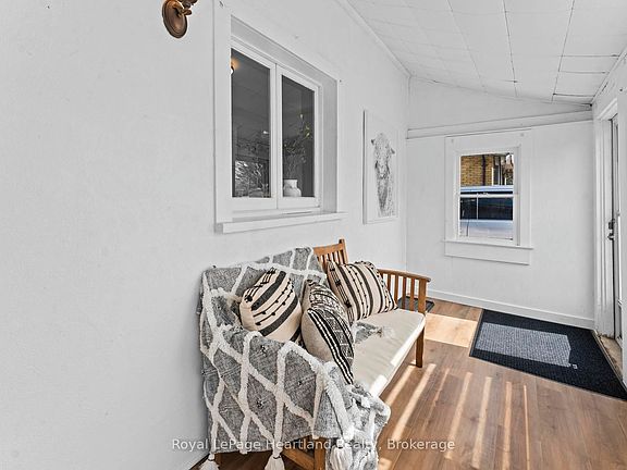 4th image of 171 Huron Rd