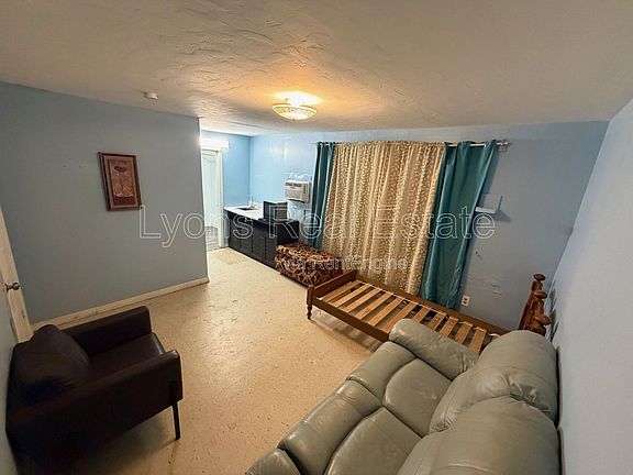 5th image of 653 Howells Circle Dr #3