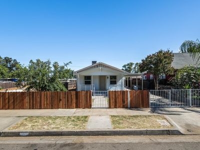 2221 E Lewis Ave, Fresno, CA, 93701