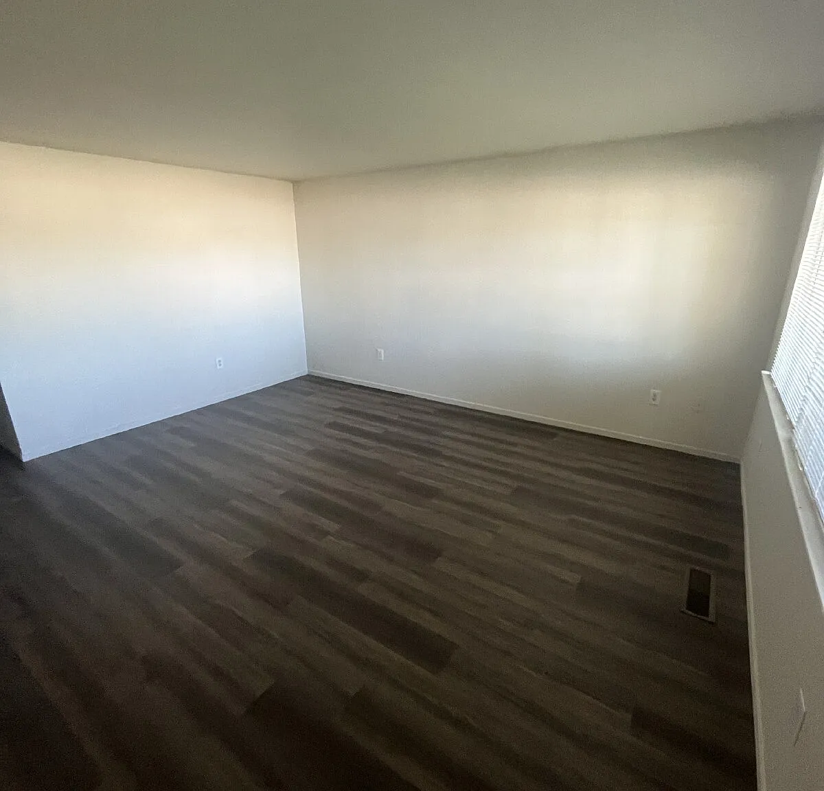 3 bed, 2.0 bath, 1040 sqft, $2,000 — Photo 3