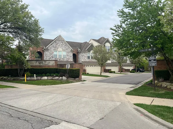 5 Bradford Ct, Dearborn, MI 48126