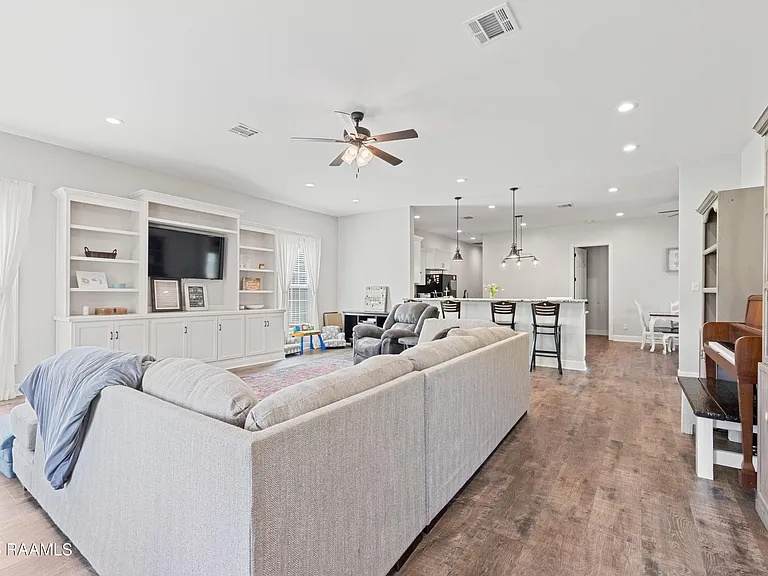 1120 E Butcher Switch Rd — Photo 3