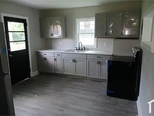2 bed, 900 sqft, $900 — Photo 2