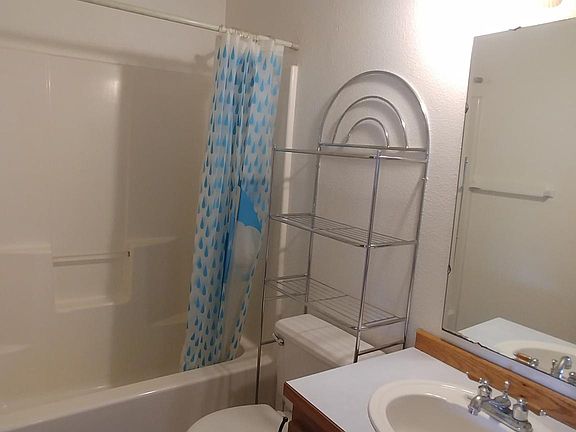 5th image of 839 Minard Ave NW #2