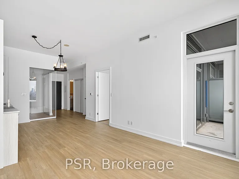6 Parkwood Ave #509 — Photo 11