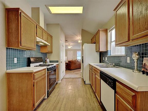 3rd image of 14621 Montoro Dr