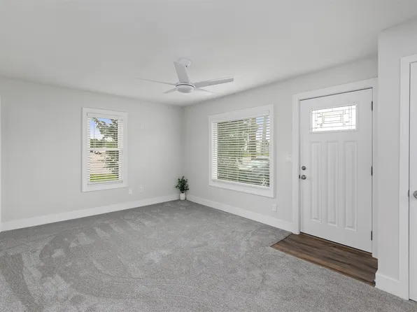 205 NW 51st Pl, Des Moines, IA 50313