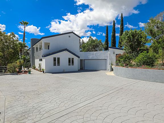 4th image of 2144 Alta Vista Dr